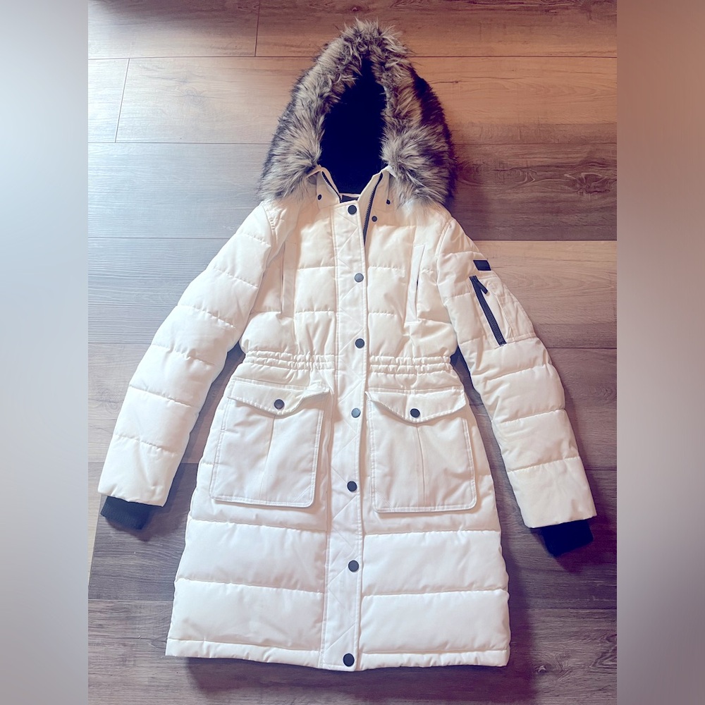 BCBG MaxAzria White Coat. Size XS.